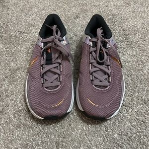 Nike tennis shoes size 9, worn once